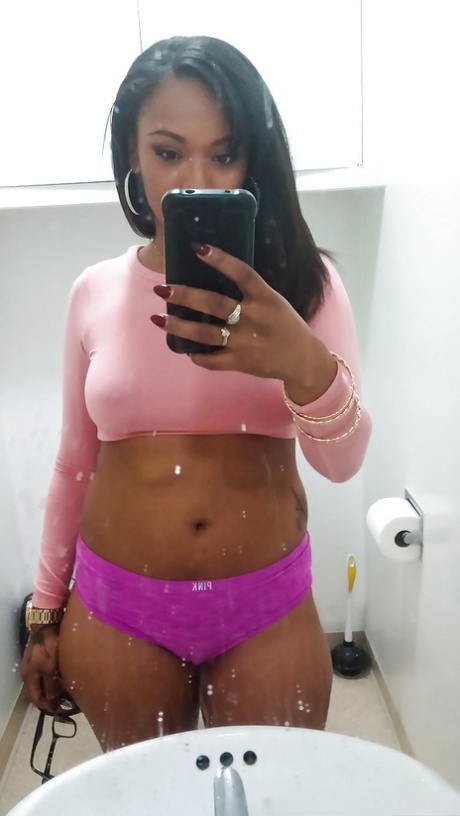 Black Curvy Teen 18 topp gratis bilder